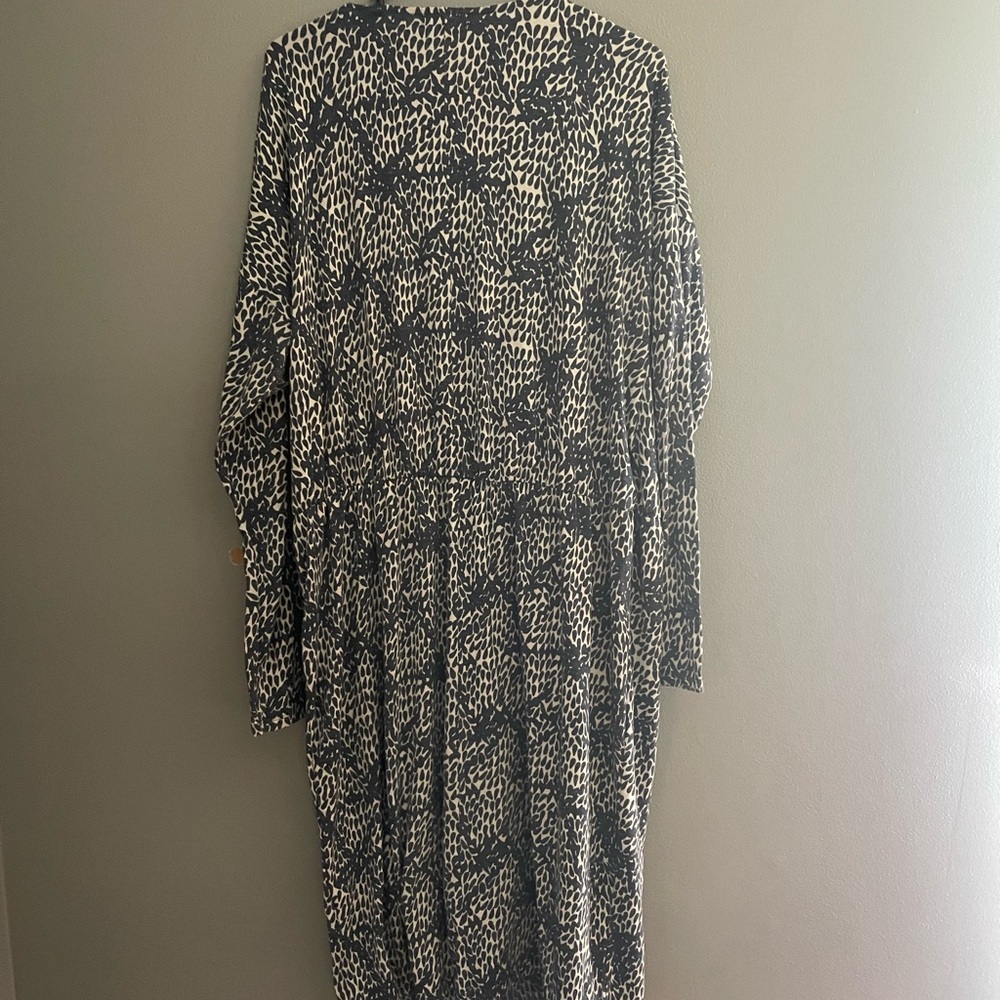 Gap Cute faux rap dress. Knee length.